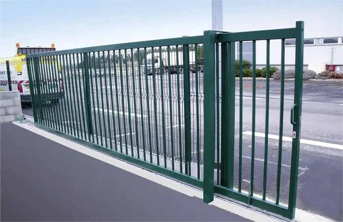 Sliding gate design for commercial use