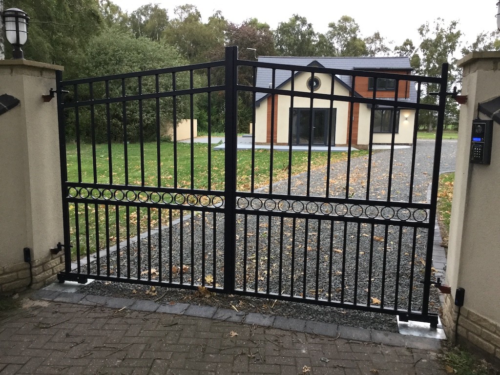 Low Cost Simple Gate Design for Small House