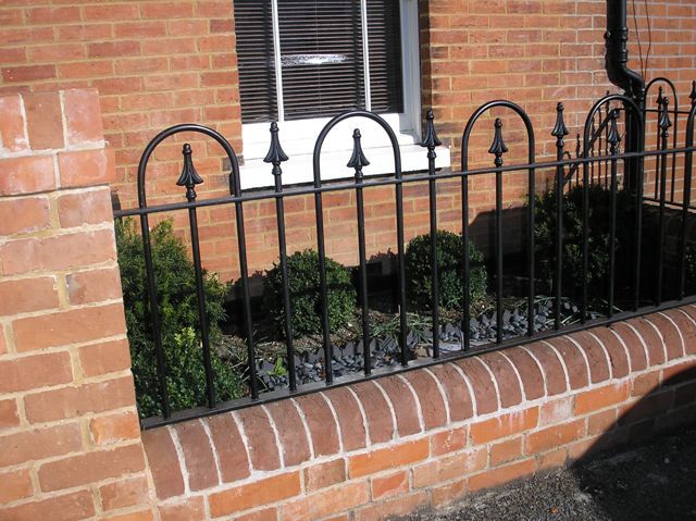 Modern-House-Front-Railing