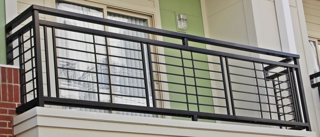 Simple iron railing design for balcony