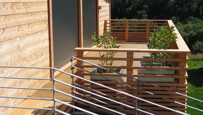 wooden railing design for balcony