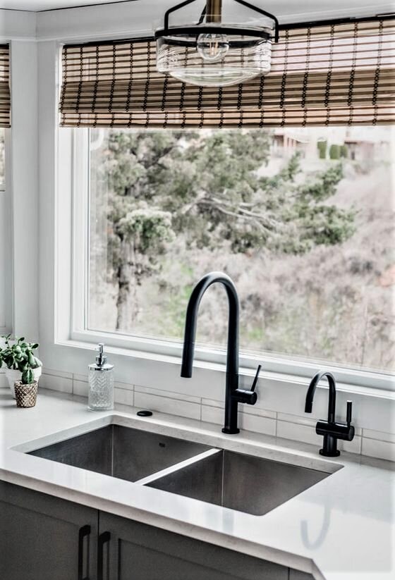 Clear Window Modern Kitchen Sink Design