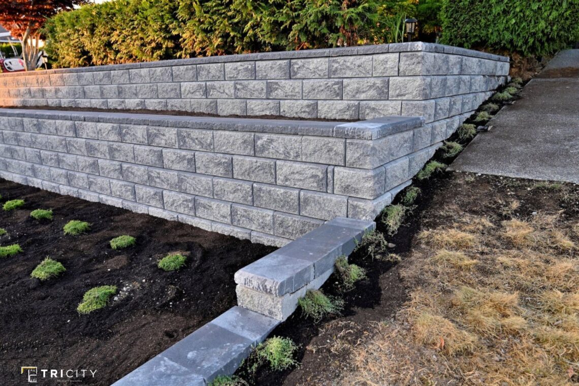 15 Simple Retaining Wall Ideas For Sloped Backyard