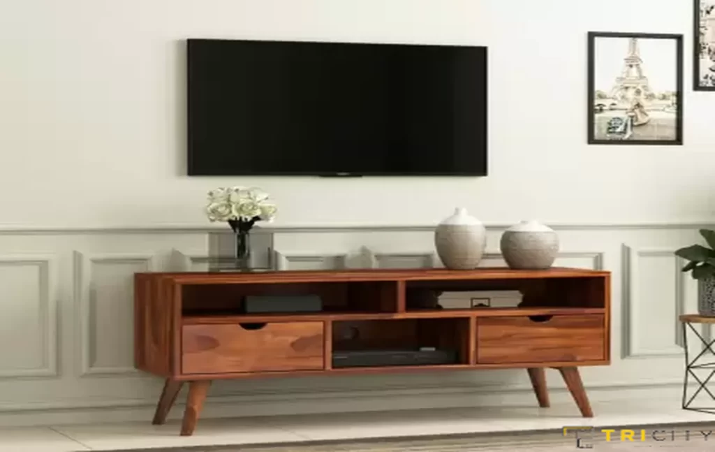 Traditional wood TV showcase design