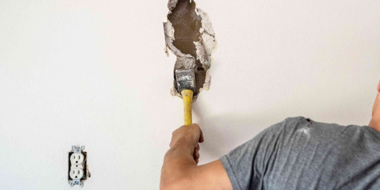 Paint or Demolish? Choosing Your Way to a New Look for Your Home Mak